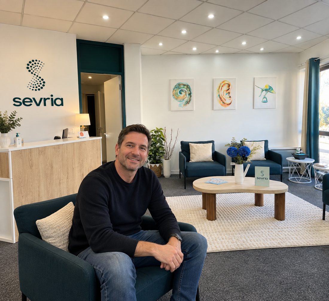 Sylvain, dans l'espace d'accueil du centre Sevria à Laval